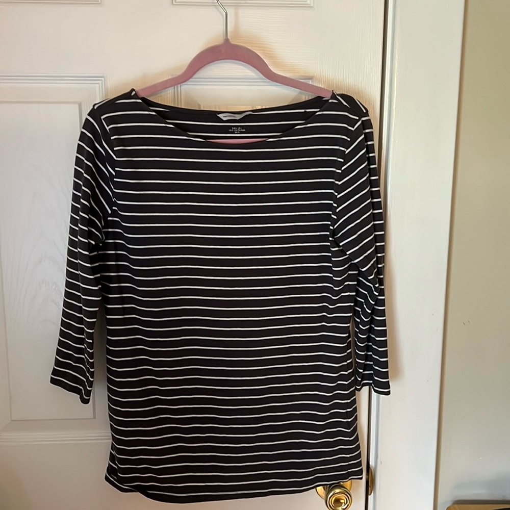 H&M grey and white striped shirt